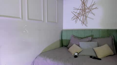 Eva  online show from 09.17.25