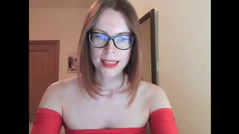 Snapshot of eva_cutesmile chatting on 09.30.25 Eva online show from 09.30.25