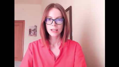 Snapshot of eva_cutesmile chatting on 10.13.25 Eva online show from 10.13.25