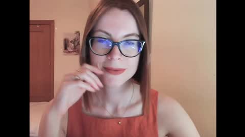 Snapshot of eva_cutesmile chatting on 05.25.26 Eva online show from 05.25.26