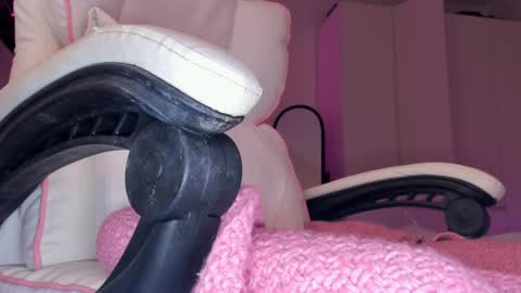 Eva Davis online show from 01.10.25