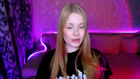 Snapshot of eva_ellis chatting on 07.15.26 Eva online show from 07.15.26