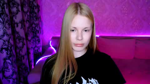 Snapshot of eva_ellis chatting on 07.17.26 Eva online show from 07.17.26