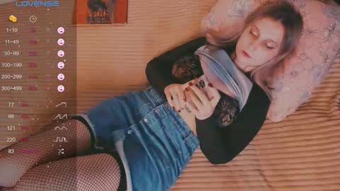 Snapshot of eva_gloss chatting on 10.03.25 Eva online show from 10.03.25