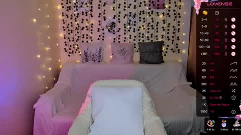 Snapshot of eva_greys chatting on 11.24.25 Eva online show from 11.24.25