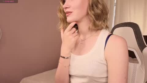 Snapshot of eva_hamilton chatting on 06.17.26 eva hamilton online show from 06.17.26