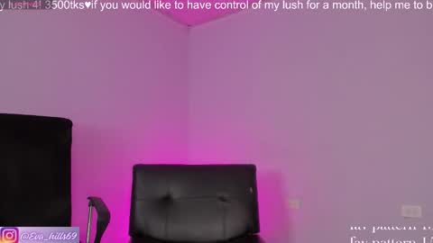 Snapshot of eva_hillss69 chatting on 12.01.25 Eva online show from 12.01.25