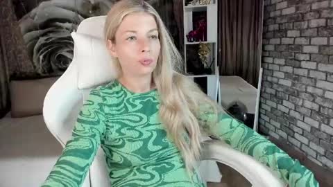 Snapshot of eva_melow chatting on 05.06.26 Eva online show from 05.06.26