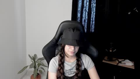 eva_monn online show from 12.29.24