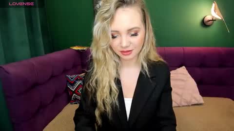 Snapshot of eva_moran chatting on 09.22.25 Eva 3 online show from 09.22.25