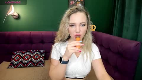 Snapshot of eva_moran chatting on 09.30.25 Eva 3 online show from 09.30.25