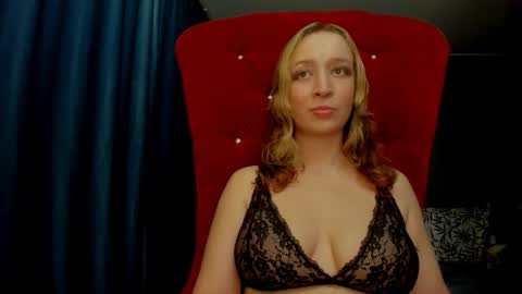 Snapshot of eva_rikchter chatting on 10.14.25 Ice Goddess online show from 10.14.25