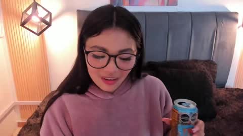 Snapshot of eva_rosee_ chatting on 10.10.25 Eva   Emily online show from 10.10.25