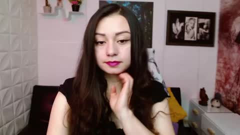 Snapshot of eva_rosell chatting on 04.16.26 Eva online show from 04.16.26
