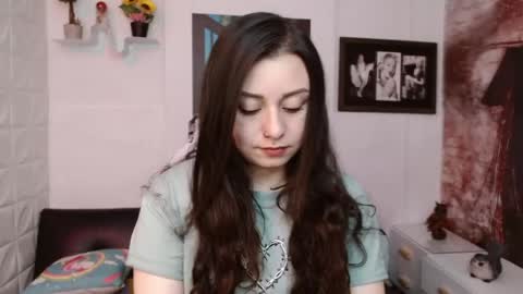 Snapshot of eva_rosell chatting on 04.22.26 Eva online show from 04.22.26