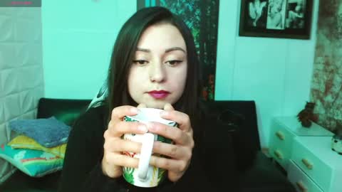 Snapshot of eva_rosell chatting on 04.28.26 Eva online show from 04.28.26