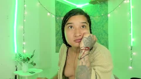 Snapshot of eva_sanderslee chatting on 05.16.26 Eva online show from 05.16.26