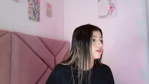 Snapshot of eva_sin18 chatting on 10.12.25 Eva Sin online show from 10.12.25