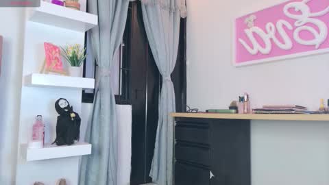 Snapshot of eva_sin18 chatting on 11.20.25 Eva Sin online show from 11.20.25