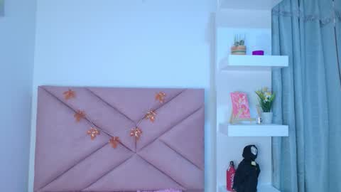 Snapshot of eva_sin18 chatting on 12.04.25 Eva Sin online show from 12.04.25