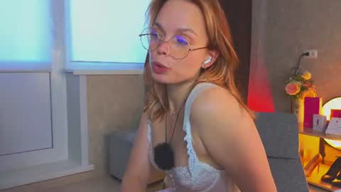 Snapshot of eva_sinn chatting on 06.19.26 Hi there i am Eva and i wish create a nice community with you so join my Ticket Show for more pleasure online show from 06.19.26