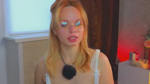 Snapshot of eva_sinn chatting on 06.28.26 Hi there i am Eva and i wish create a nice community with you so join my Ticket Show for more pleasure online show from 06.28.26