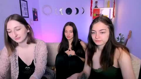 Snapshot of eva_smiith_ chatting on 04.29.26 Eva online show from 04.29.26