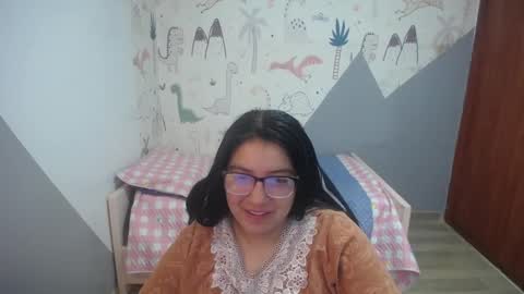 Snapshot of eva_smit_t chatting on 12.19.25 eva_smit_t online show from 12.19.25