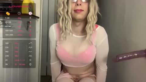 Snapshot of eva_stari chatting on 12.22.25 eva_stari online show from 12.22.25