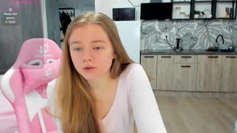 Snapshot of eva_tomiok chatting on 12.21.24 Eva online show from 12.21.24