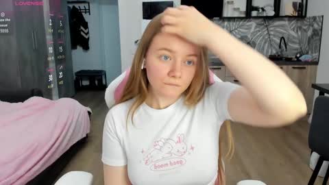 Snapshot of eva_tomiok chatting on 12.22.24 Eva online show from 12.22.24