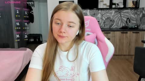 Snapshot of eva_tomiok chatting on 12.27.24 Eva online show from 12.27.24
