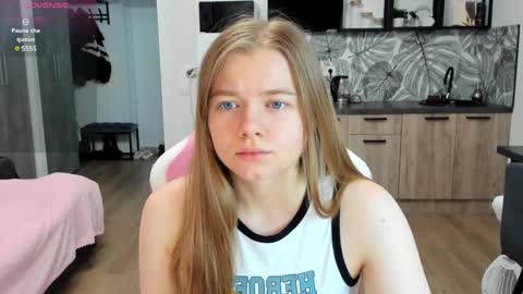 Snapshot of eva_tomiok chatting on 01.05.25 Eva online show from 01.05.25