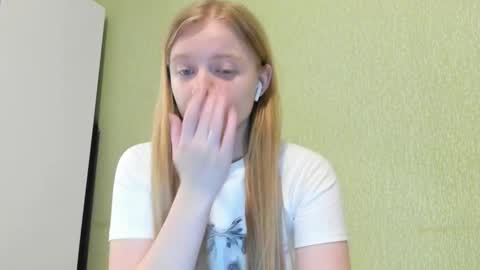 Snapshot of eva_tomiok chatting on 10.08.25 Eva online show from 10.08.25