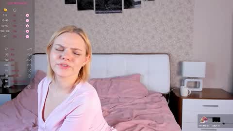 Snapshot of eva_zizixx chatting on 10.15.25 Eva online show from 10.15.25
