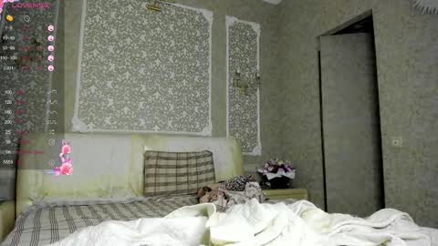 Snapshot of evaa1980 chatting on 12.21.25 Eva online show from 12.21.25