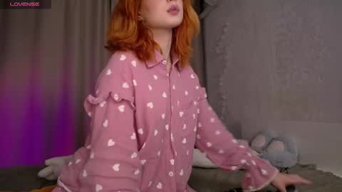 Snapshot of evaa_moonn_ chatting on 09.12.25 Eva online show from 09.12.25