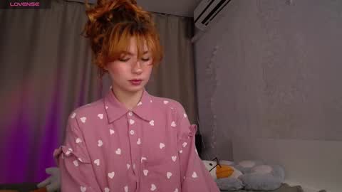 Snapshot of evaa_moonn_ chatting on 09.15.25 Eva online show from 09.15.25