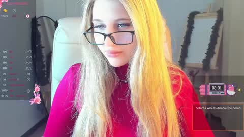 Snapshot of evacadooo chatting on 12.21.24 Eva online show from 12.21.24