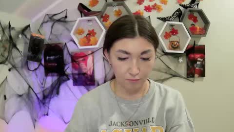 Snapshot of evachaturbatte chatting on 10.22.25 Evachaturbatte online show from 10.22.25