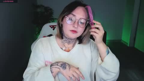 Snapshot of evafunky chatting on 05.19.26 evafunky online show from 05.19.26
