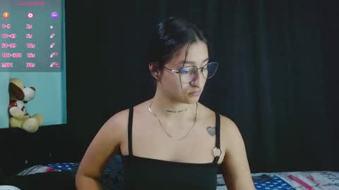 Snapshot of evah_lee chatting on 10.05.25 Evah Lee online show from 10.05.25