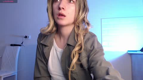 Snapshot of evahailey_ chatting on 12.08.24 Eva online show from 12.08.24