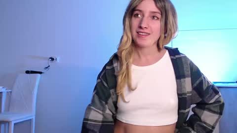 Snapshot of evahailey_ chatting on 02.12.25 Eva online show from 02.12.25