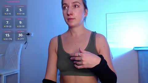 Snapshot of evahailey_ chatting on 10.21.25 Eva online show from 10.21.25