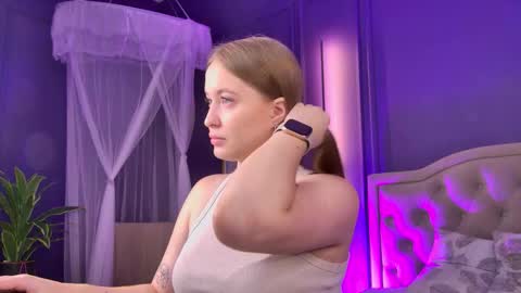 Snapshot of evahariss1 chatting on 10.01.25 evahariss1 online show from 10.01.25
