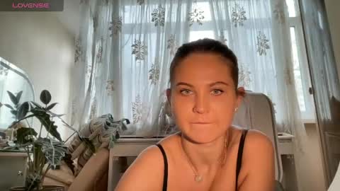 Snapshot of evahazardd chatting on 05.01.26 EvaHazard online show from 05.01.26