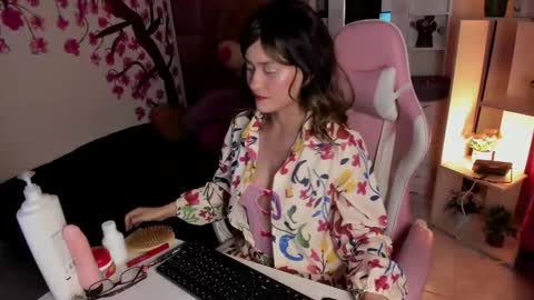 Snapshot of evalouisex_ chatting on 05.21.26 evalouisex_ online show from 05.21.26