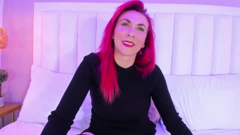 Snapshot of evamillins chatting on 02.20.25 evamillins online show from 02.20.25