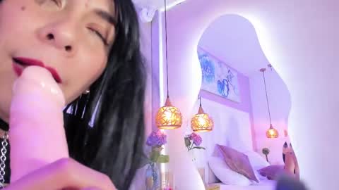 Snapshot of evamillins chatting on 02.25.25 evamillins online show from 02.25.25